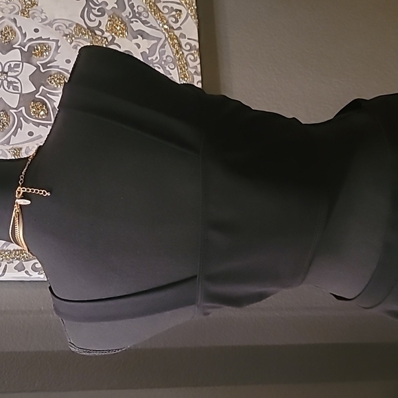 In Excellent Condition 2PC Set (REPOSHING) - Picture 4 of 7